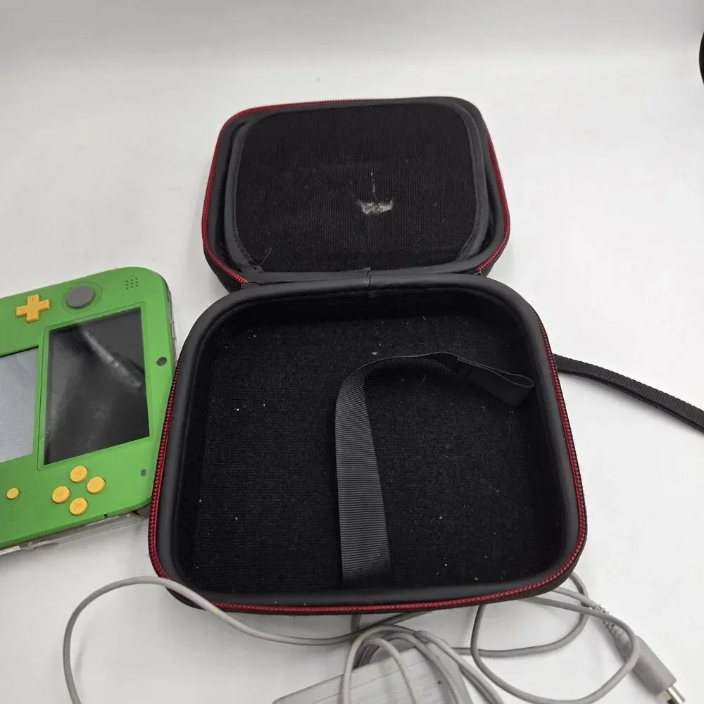 NINTENDO 2DS ZELDA EDITION GREEN PROTECTIVE CASE & TRAVEL CASE Tested No Stylus